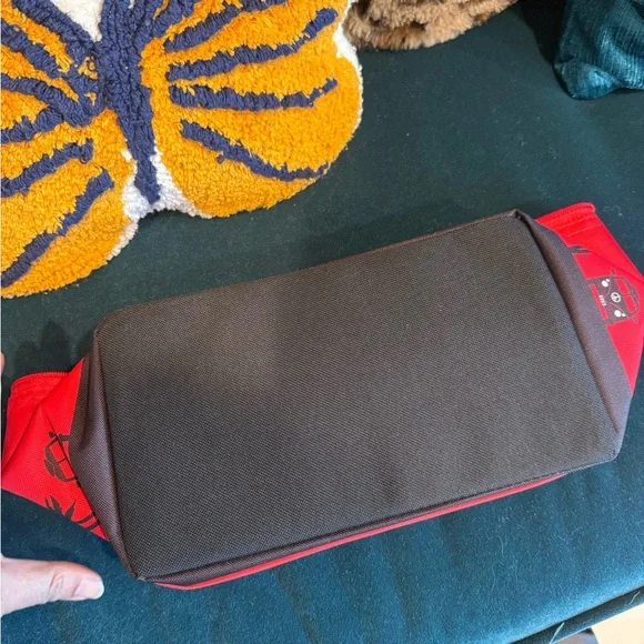 Insulated bag : NOTE THE PRICING IS COMPARATIVELY LOW!!! Please NO HALF OFFERS! - Picture 7 of 7